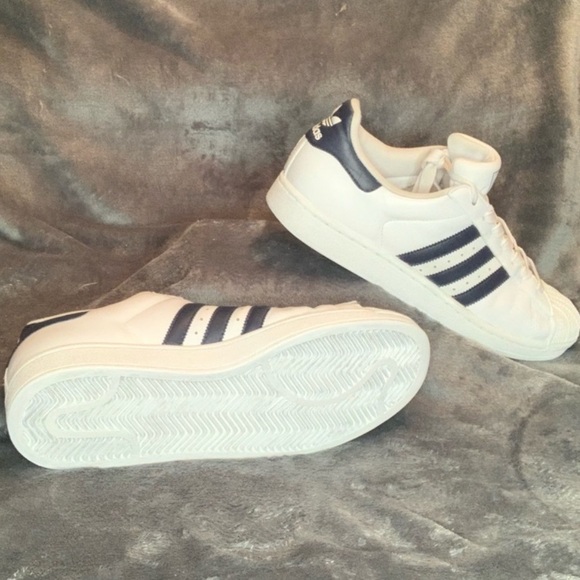 Adidas turtleshell white size 10.5 - Picture 2 of 3